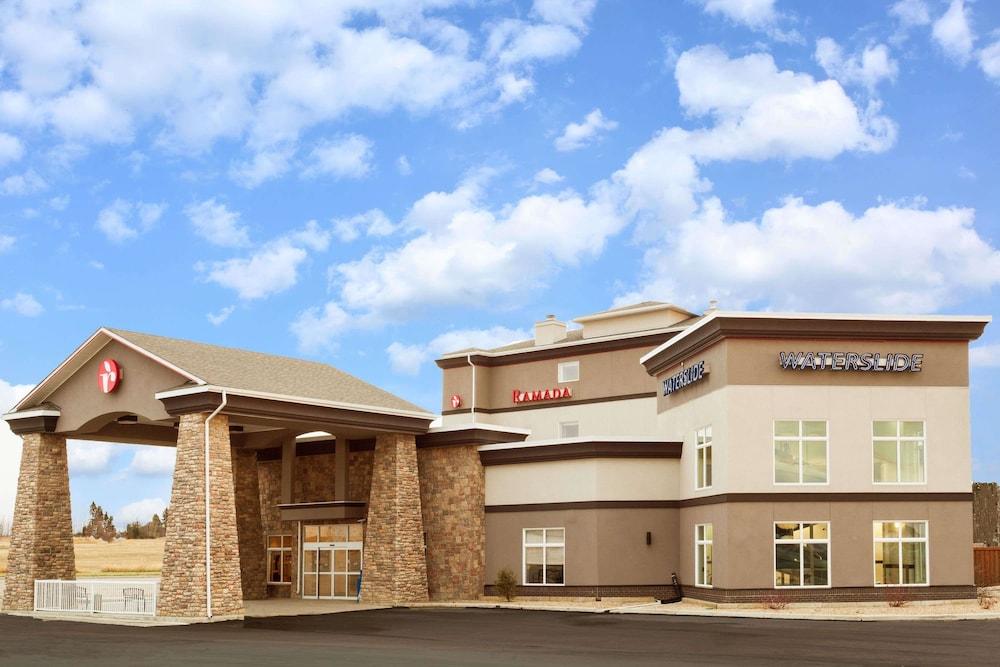 Ramada By Wyndham Drayton Valley Esterno foto