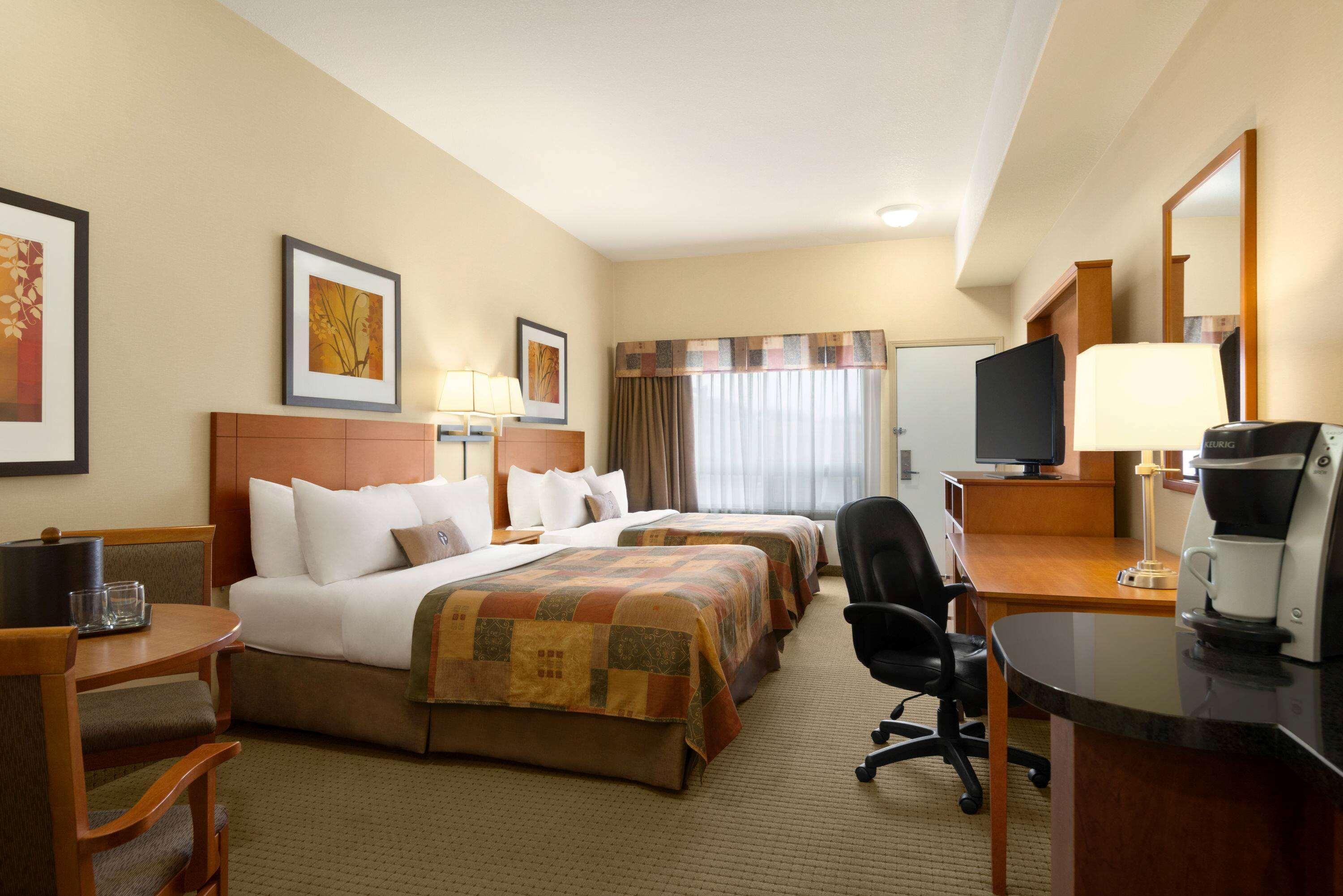 Ramada By Wyndham Drayton Valley Esterno foto