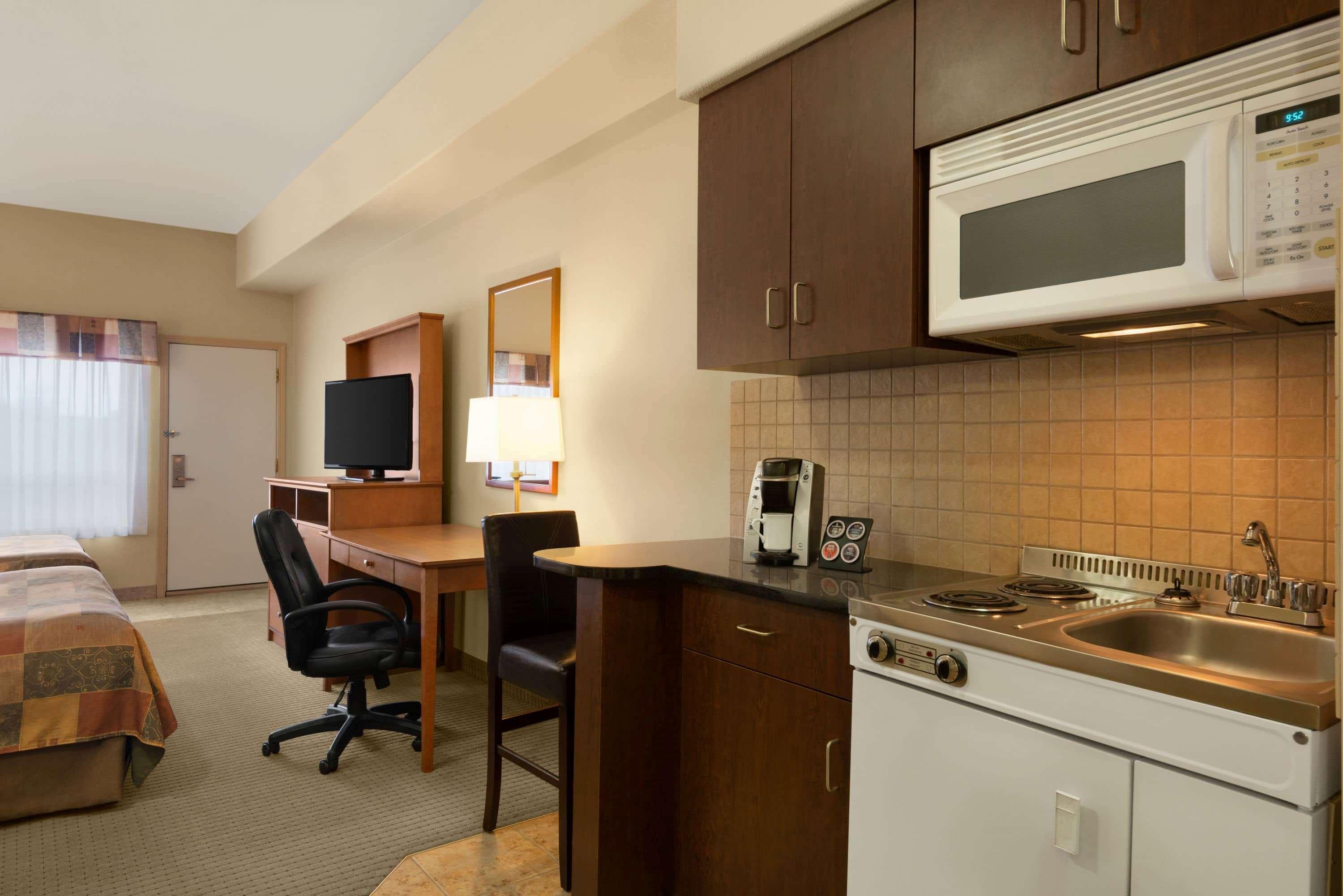 Ramada By Wyndham Drayton Valley Esterno foto