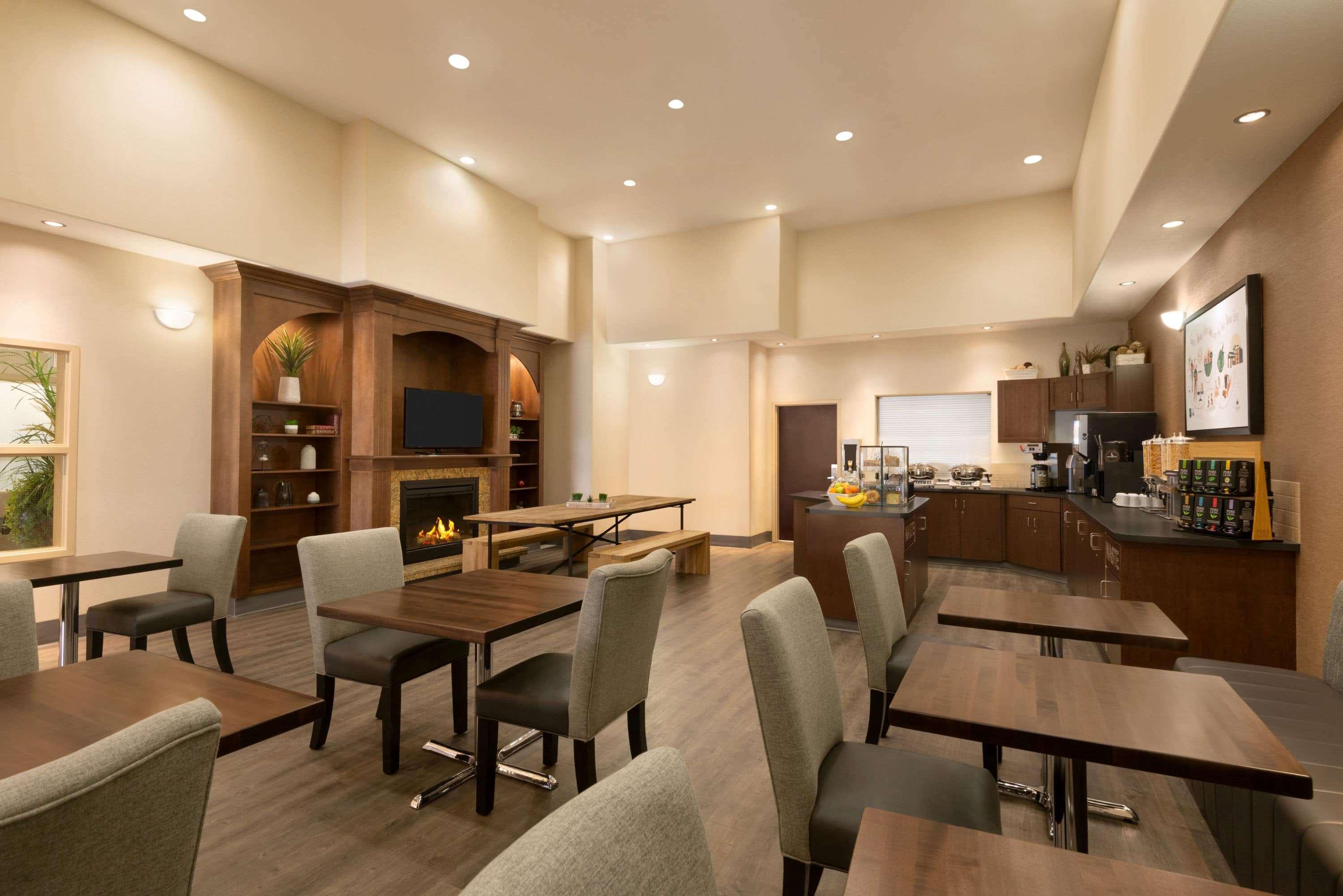 Ramada By Wyndham Drayton Valley Esterno foto