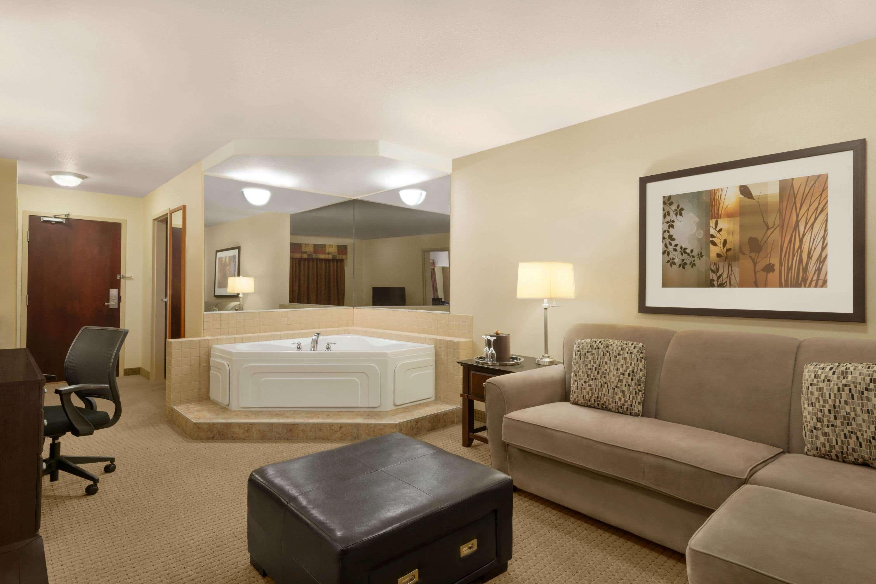 Ramada By Wyndham Drayton Valley Esterno foto