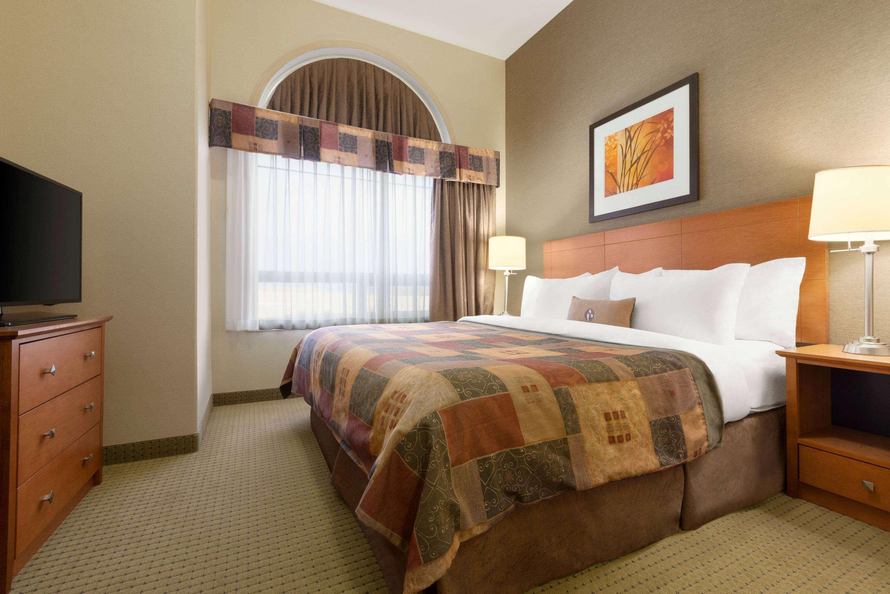 Ramada By Wyndham Drayton Valley Esterno foto